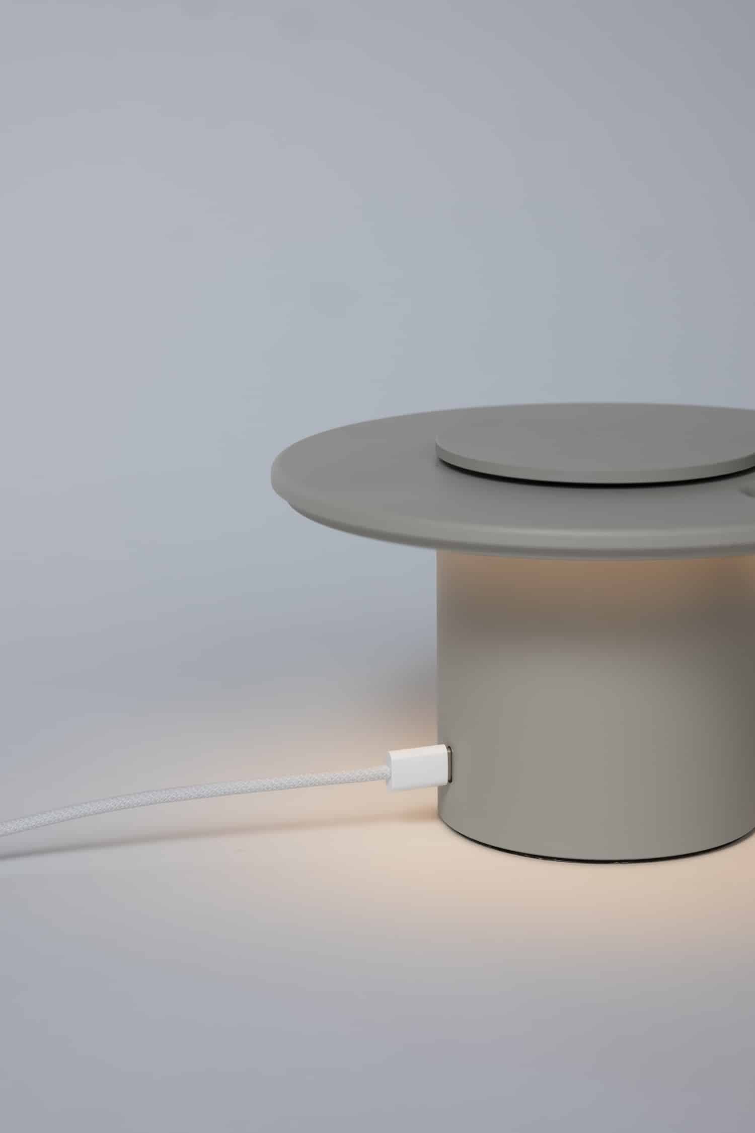 DIAL par Saika Katagiri : la lampe LED qui se règle comme un vieux téléphone à cadran