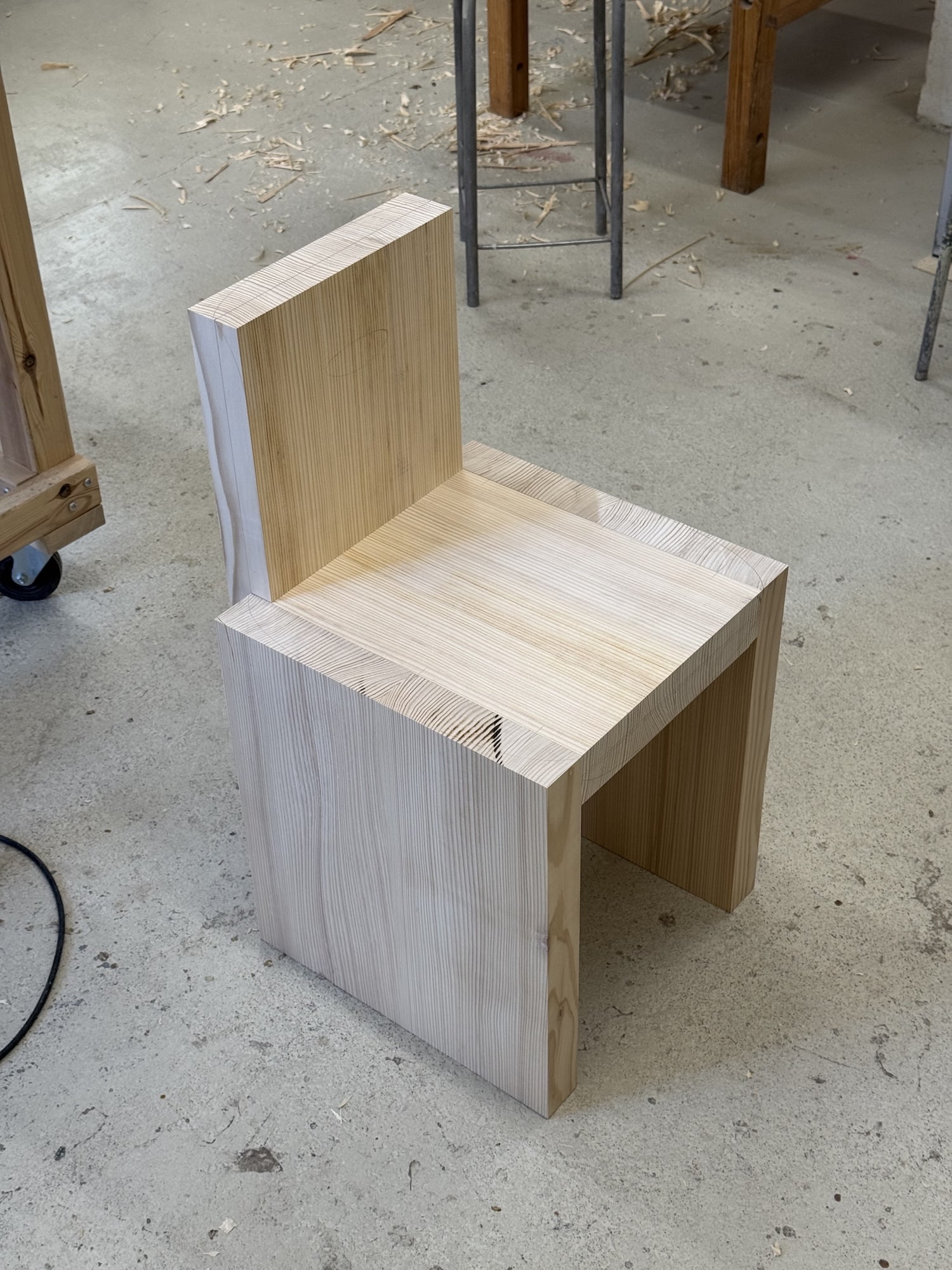 Tatu Laakso, designer finlandais : sculpter le sapin sans jamais cacher la coupe