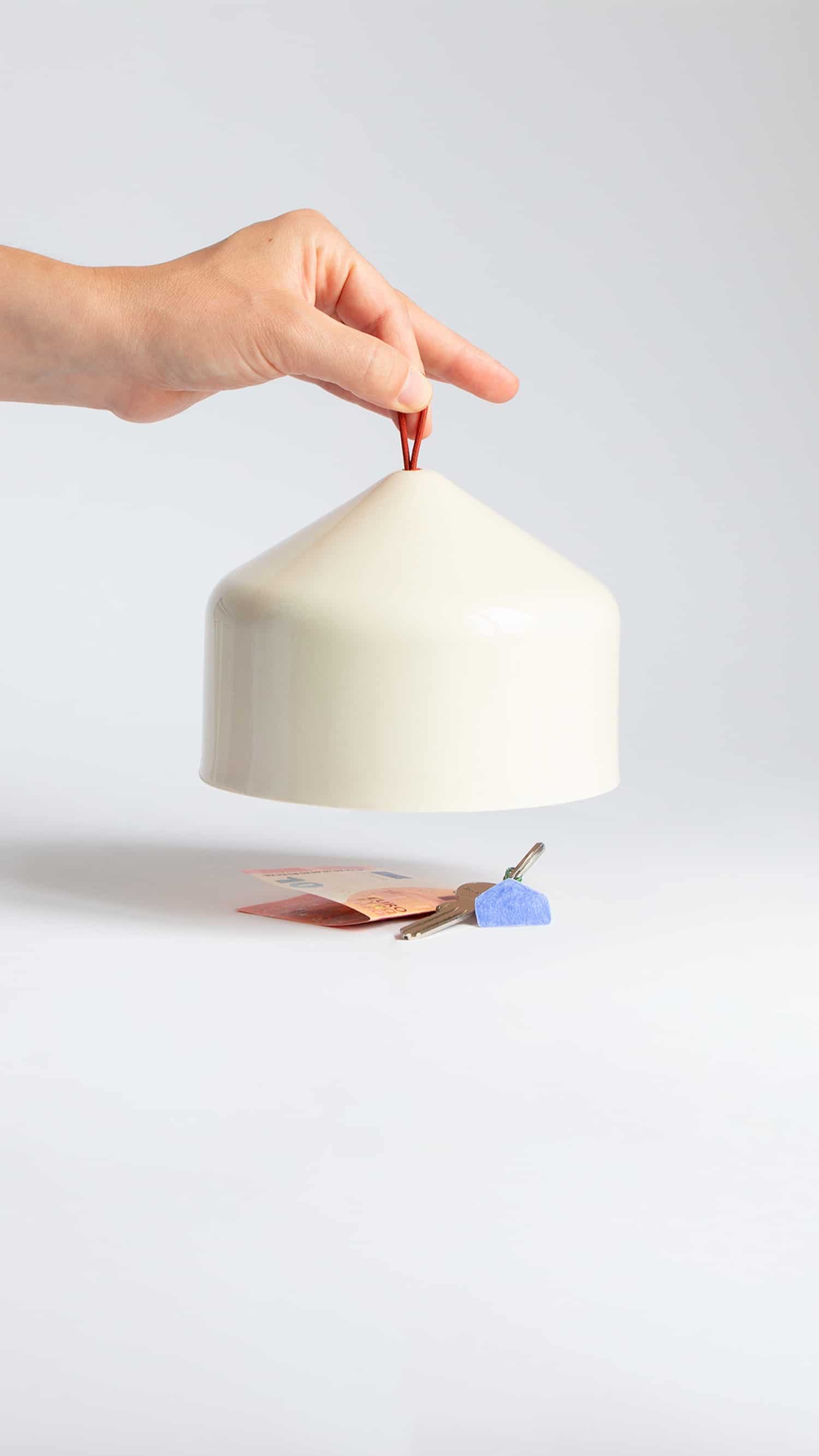 Cache-Cache : le vide-poche en porcelaine de Mathilde Lopez qui préfère cacher que montrer Cache-Cache : le vide-poche en porcelaine de Mathilde Lopez qui préfère cacher que montrer
