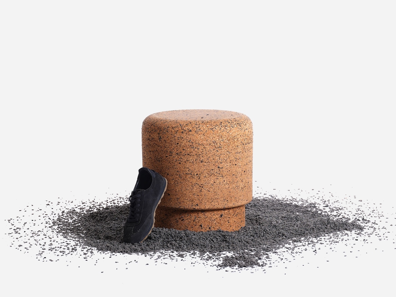Mario Upcyclé : le pouf en liège et baskets recyclées signé Alain Gilles pour Greenmood