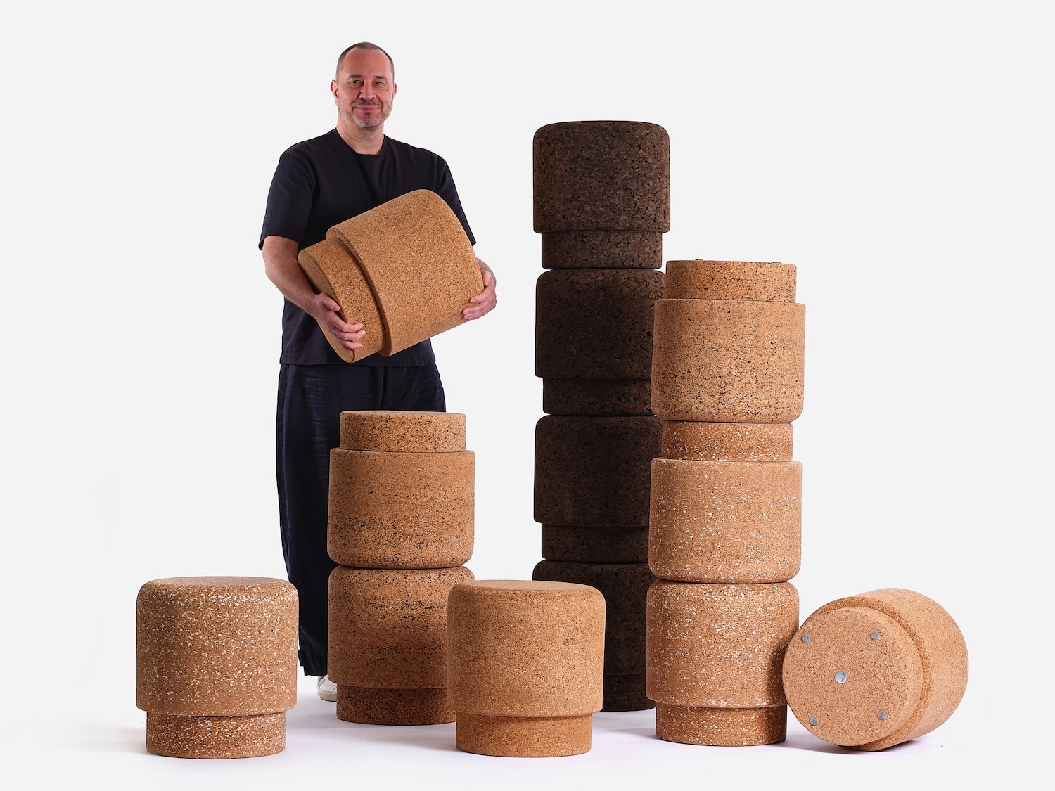 Mario Upcyclé : le pouf en liège et baskets recyclées signé Alain Gilles pour Greenmood