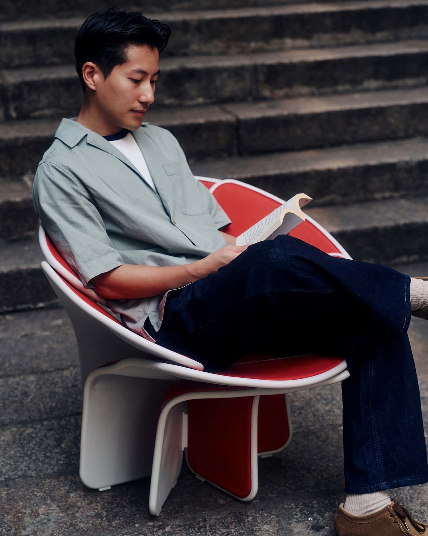 Otto par Max Gunawan : le fauteuil lounge en textile de cactus qui se replie comme une fleur 