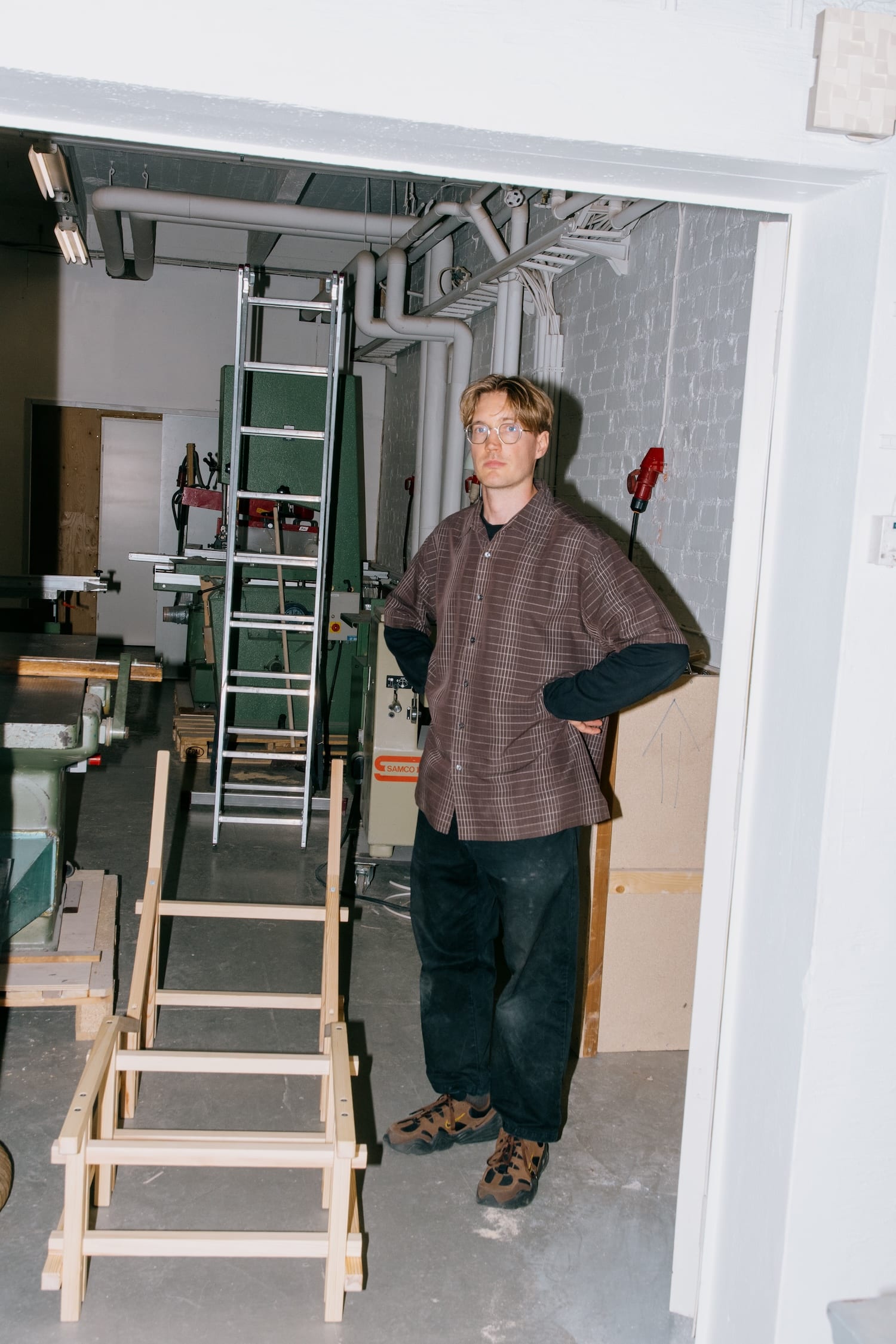 Tatu Laakso, designer finlandais : sculpter le sapin sans jamais cacher la coupe