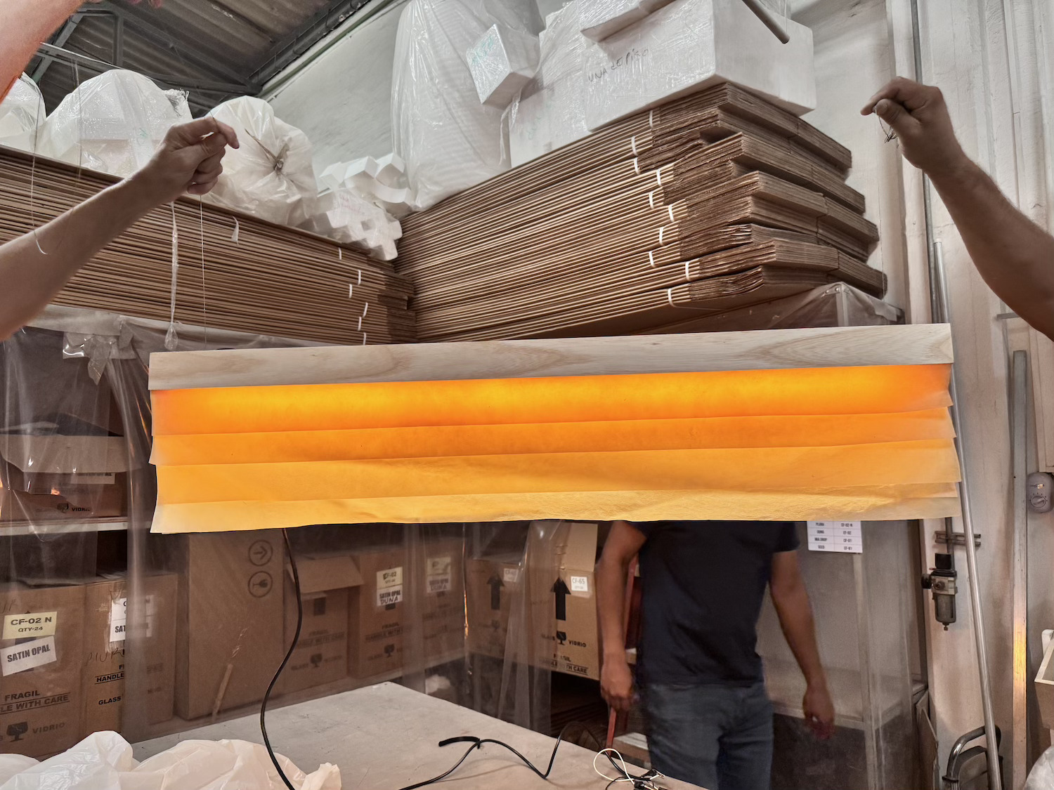 Cenit, un horizon suspendu : quand Natural Urbano transforme la cellulose vivante en paysage de lumière