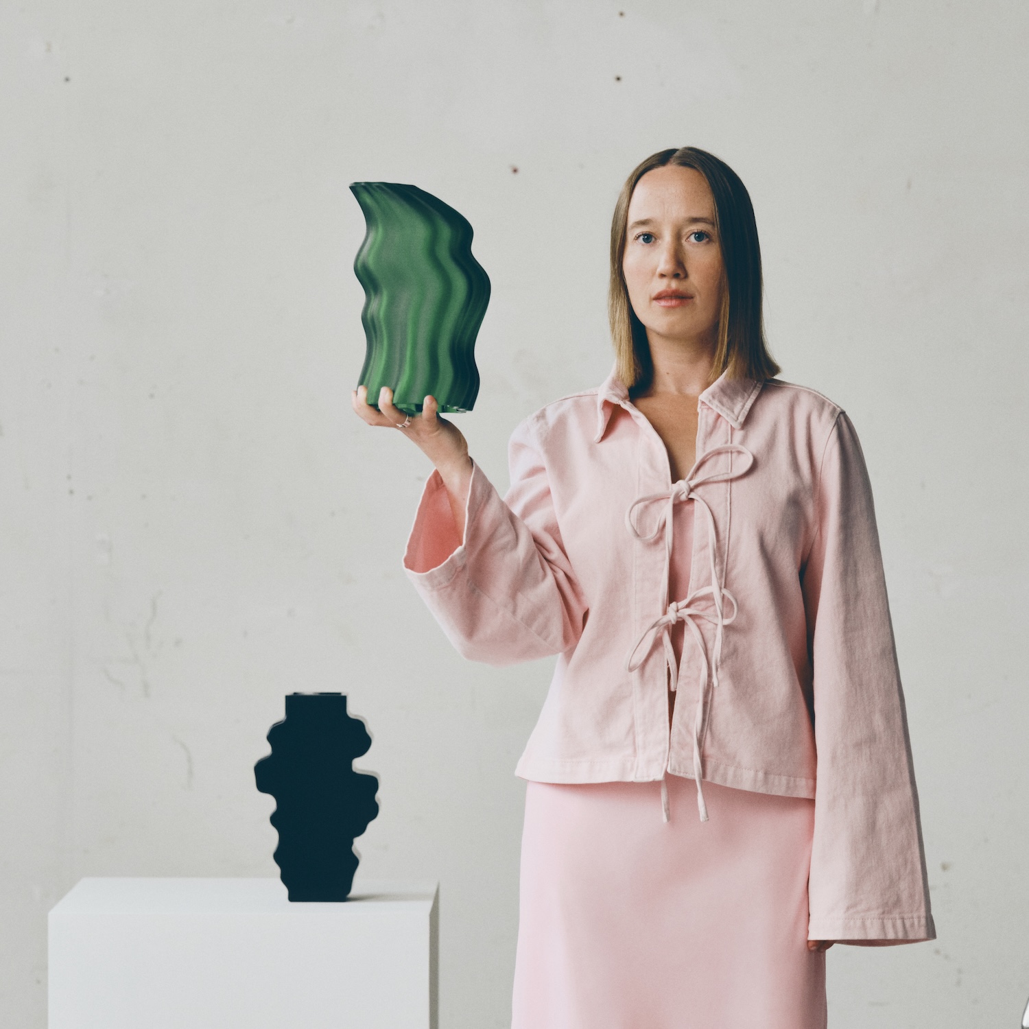 KONSTRUNDA chez IKEA : six créateurs, du pin massif et du verre pour brouiller art et design à la Paris Design Week