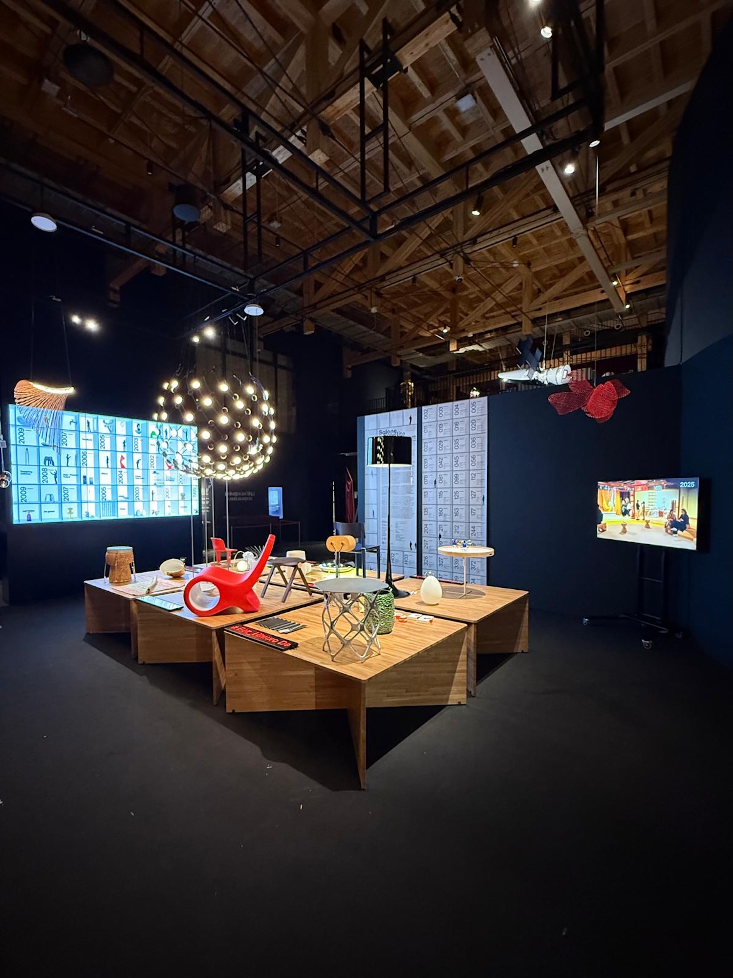 SaloneSatellite à Jakarta : 55 objets pour raconter 27 ans de jeunes designers SaloneSatellite à Jakarta : 55 objets pour raconter 27 ans de jeunes designers