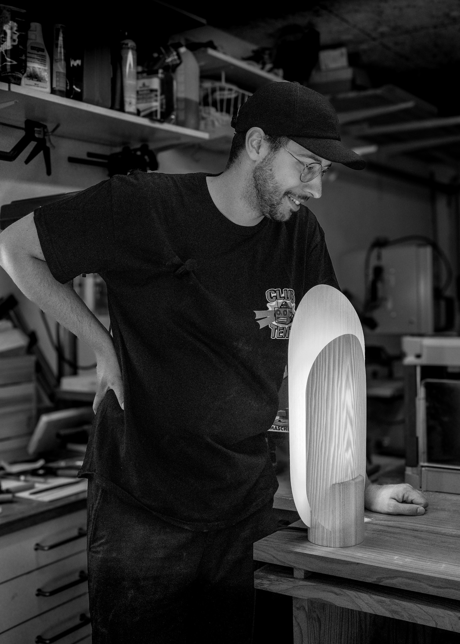 onO : la lampe en érable suisse de Jillian Reichlin qui tourne le dos au fast design onO : la lampe en érable suisse de Jillian Reichlin qui tourne le dos au fast design