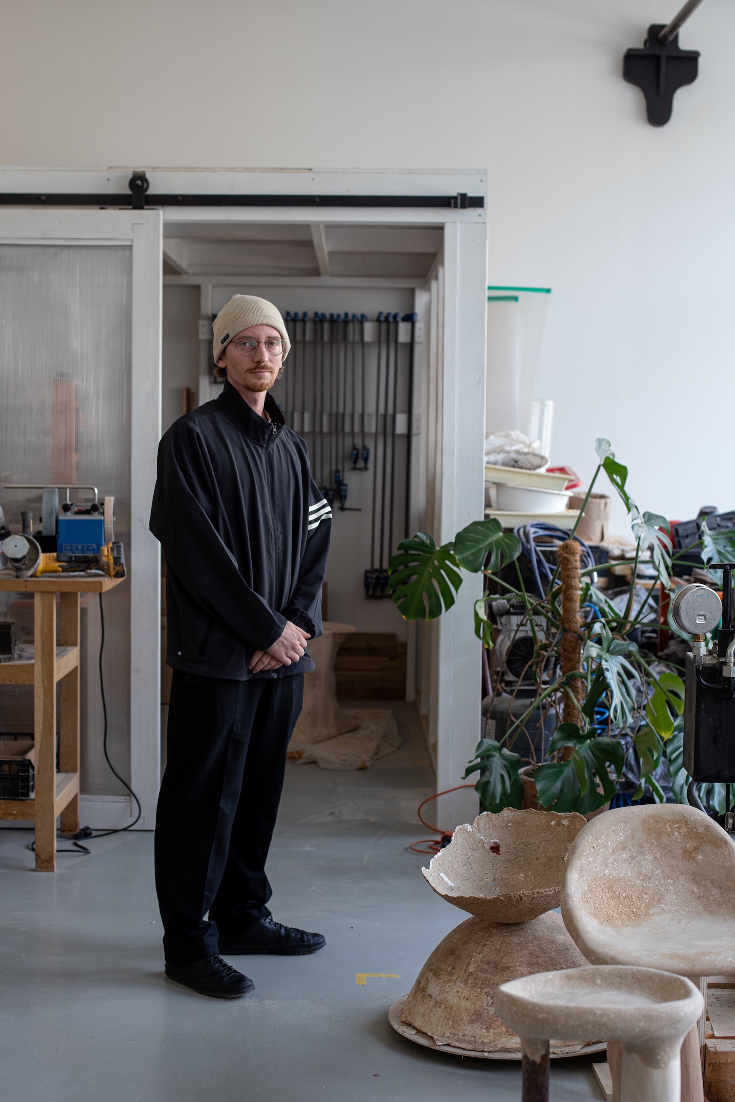 Cédric Breisacher, l'ébéniste qui ne jette plus rien : l'atelier zéro déchet Agglomera s'installe à Paris Cédric Breisacher, l'ébéniste qui ne jette plus rien : l'atelier zéro déchet Agglomera s'installe à Paris