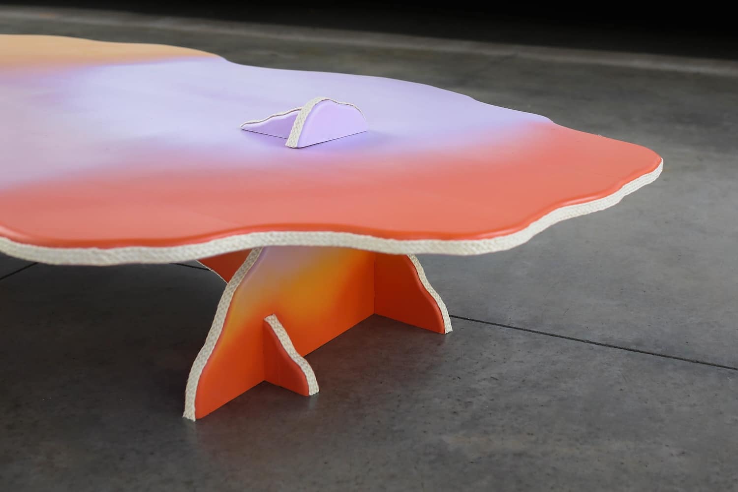 Là-haut dans la forêt : la table basse qui tresse le paysage réunionnais Là-haut dans la forêt : la table basse qui tresse le paysage réunionnais