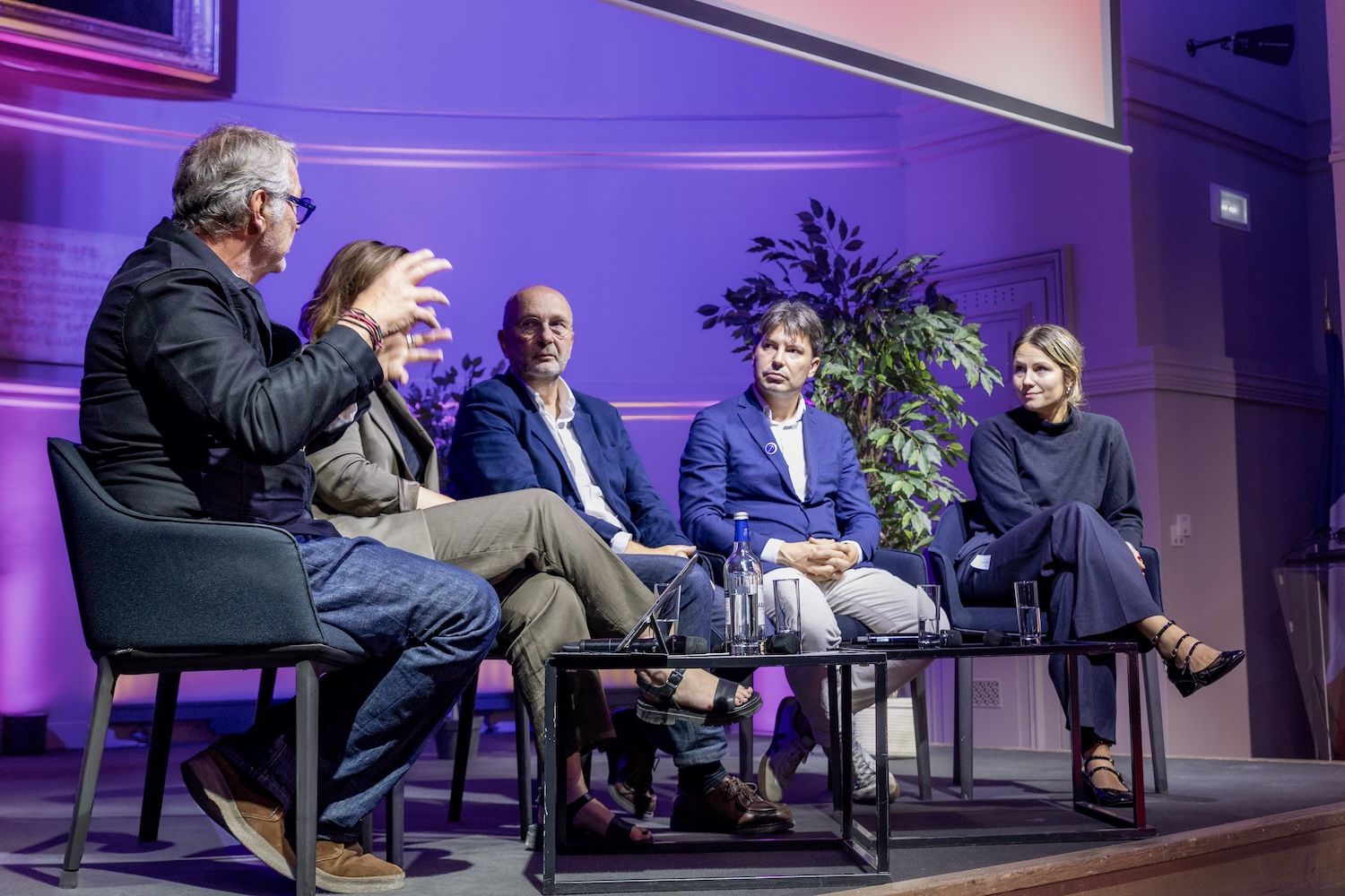 Ionna Vautrin et Emmanuel Thouan : 1 500 chaises en chêne, 20 % de diplômés restants, le design français face à ses défis Ionna Vautrin et Emmanuel Thouan : 1 500 chaises en chêne, 20 % de diplômés restants, le design français face à ses défis
