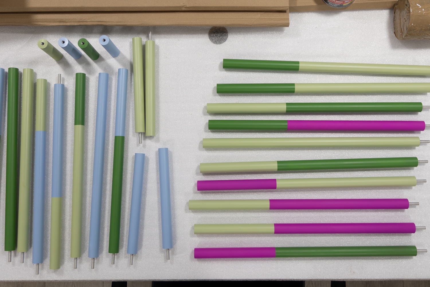 Normal Studio, Règles du jeu : des meubles lumineux en tubes de verre borosilicaté exposés chez Même si à Paris