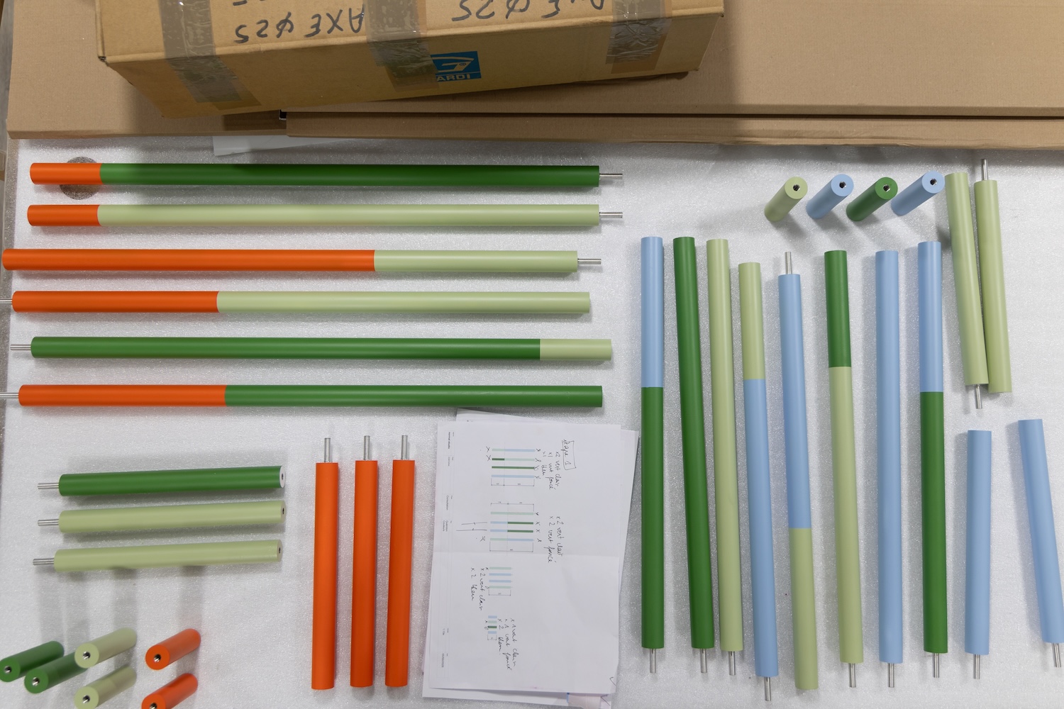 Normal Studio, Règles du jeu : des meubles lumineux en tubes de verre borosilicaté exposés chez Même si à Paris