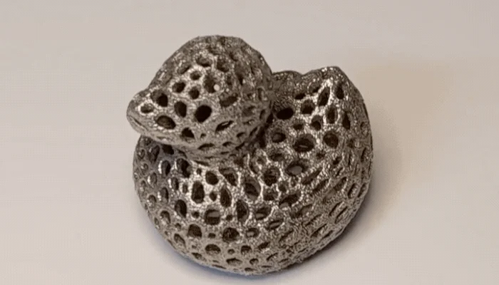 Canard de bain de style Voronoï imprimé en 3D en acier inoxydable 316L par Scrap Labs