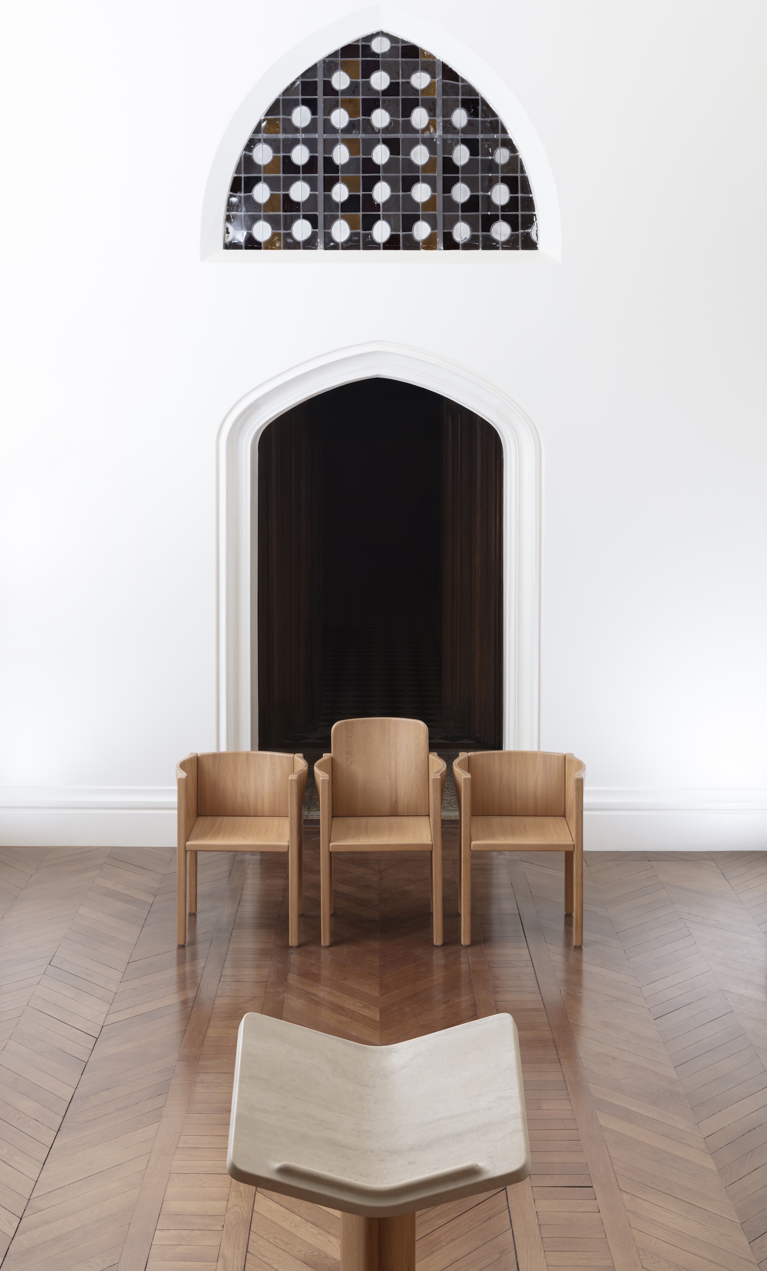 Ionna Vautrin et Emmanuel Thouan : 1 500 chaises en chêne, 20 % de diplômés restants, le design français face à ses défis Ionna Vautrin et Emmanuel Thouan : 1 500 chaises en chêne, 20 % de diplômés restants, le design français face à ses défis