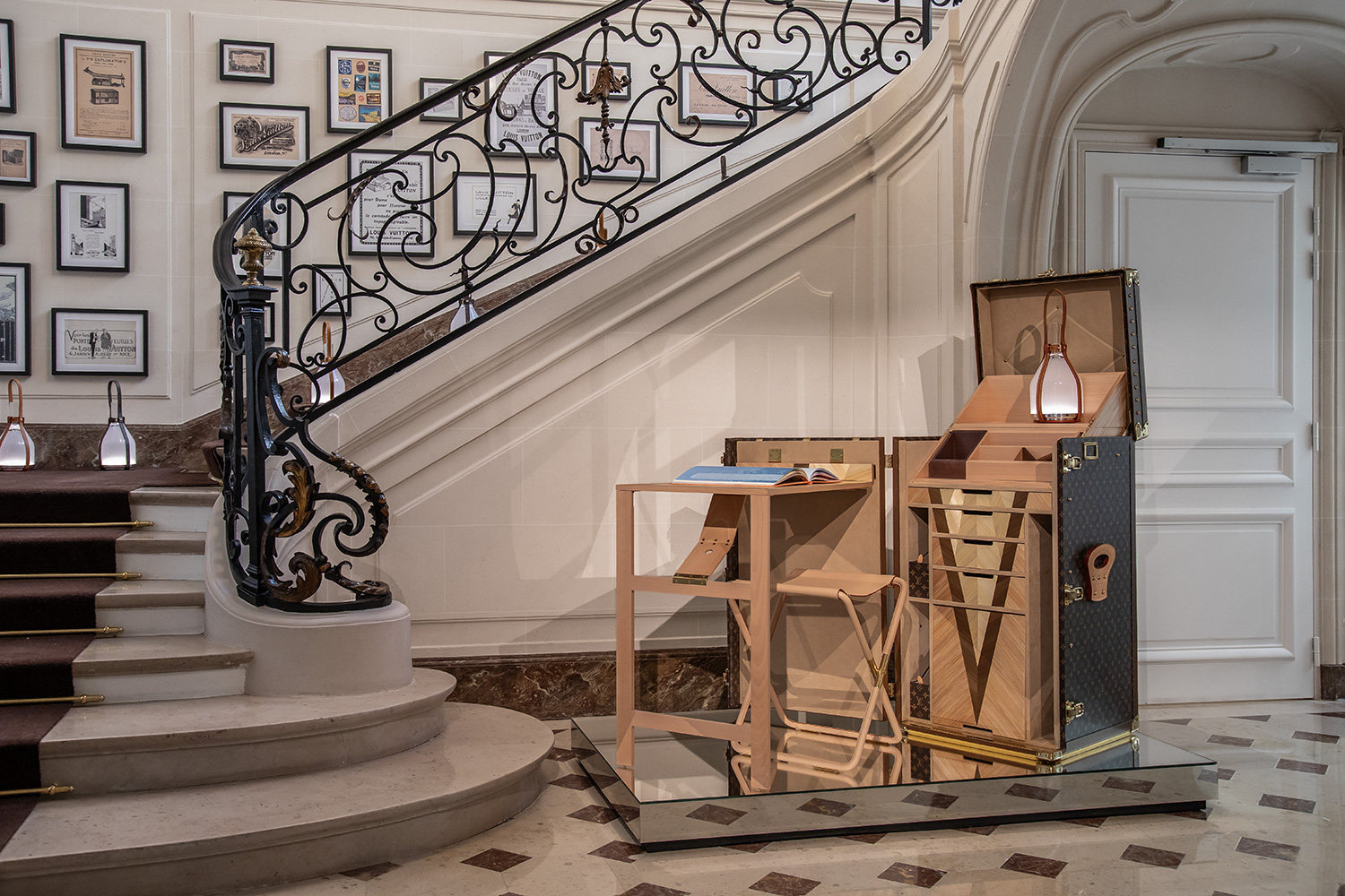 Louis Vuitton et l'Art déco : les Objets Nomades en dialogue avec l'héritage Louis Vuitton et l'Art déco : les Objets Nomades en dialogue avec l'héritage