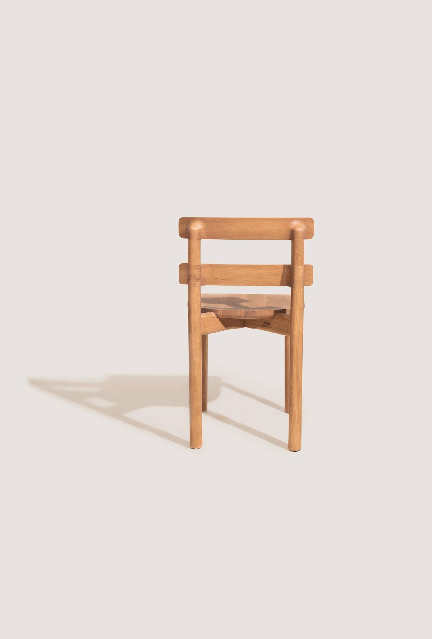 Ionna Vautrin et Emmanuel Thouan : 1 500 chaises en chêne, 20 % de diplômés restants, le design français face à ses défis Ionna Vautrin et Emmanuel Thouan : 1 500 chaises en chêne, 20 % de diplômés restants, le design français face à ses défis